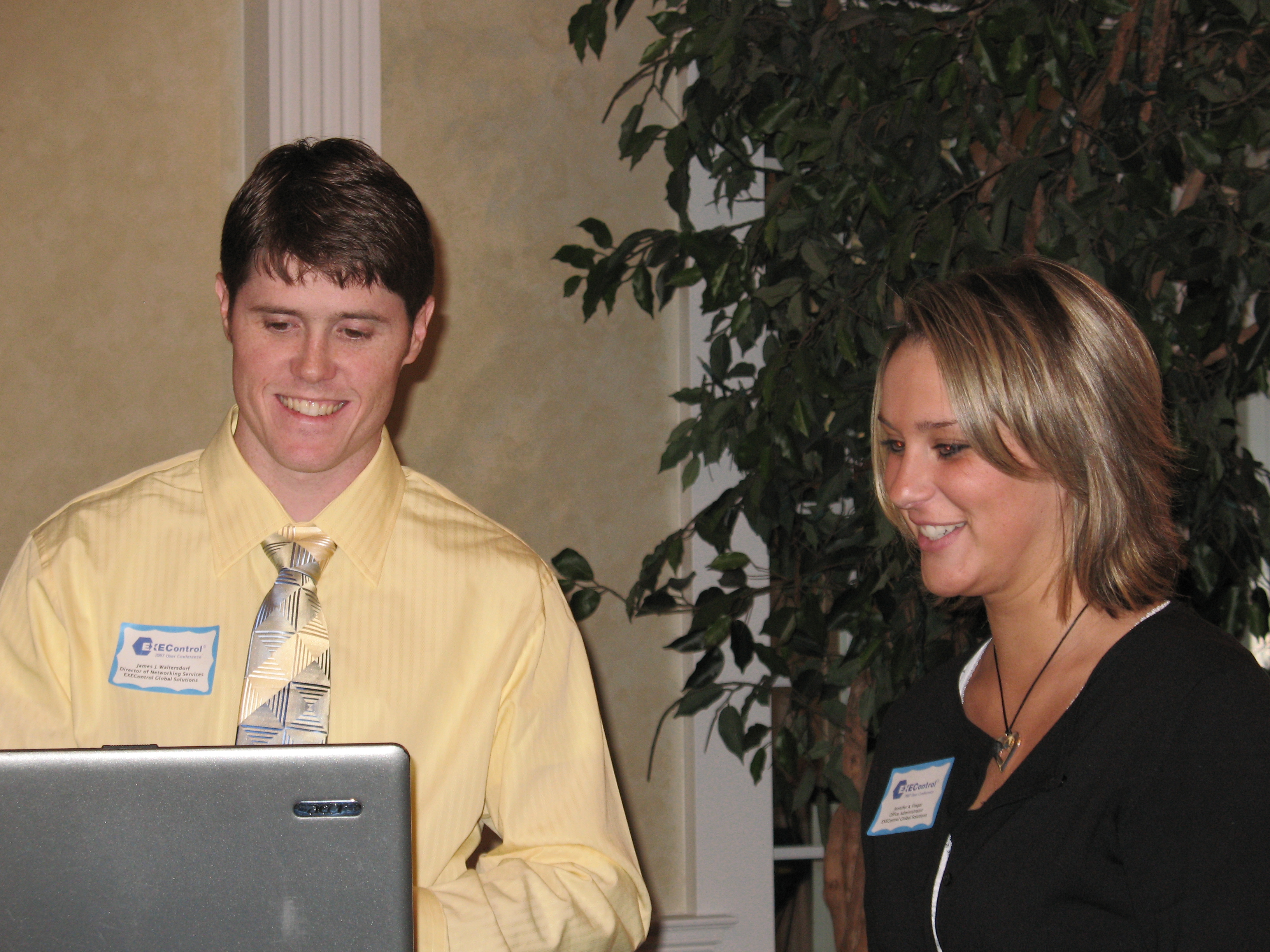 Staff with computer at 2007 User Conference 